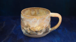 10oz Golden Honey Bee Mug