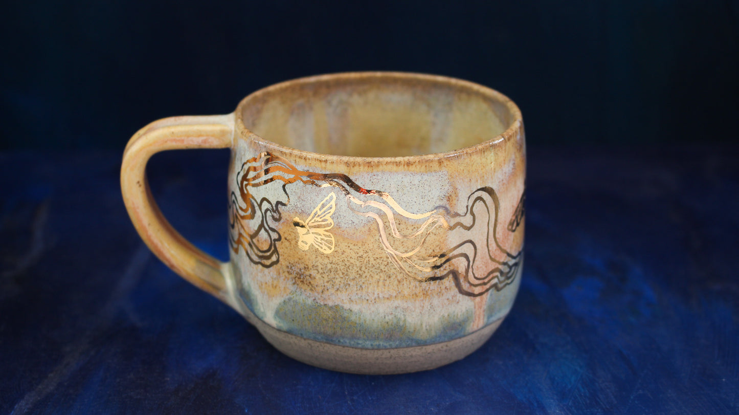 10oz Golden Honey Bee Mug