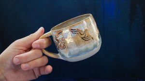 10oz Golden Honey Bee Mug