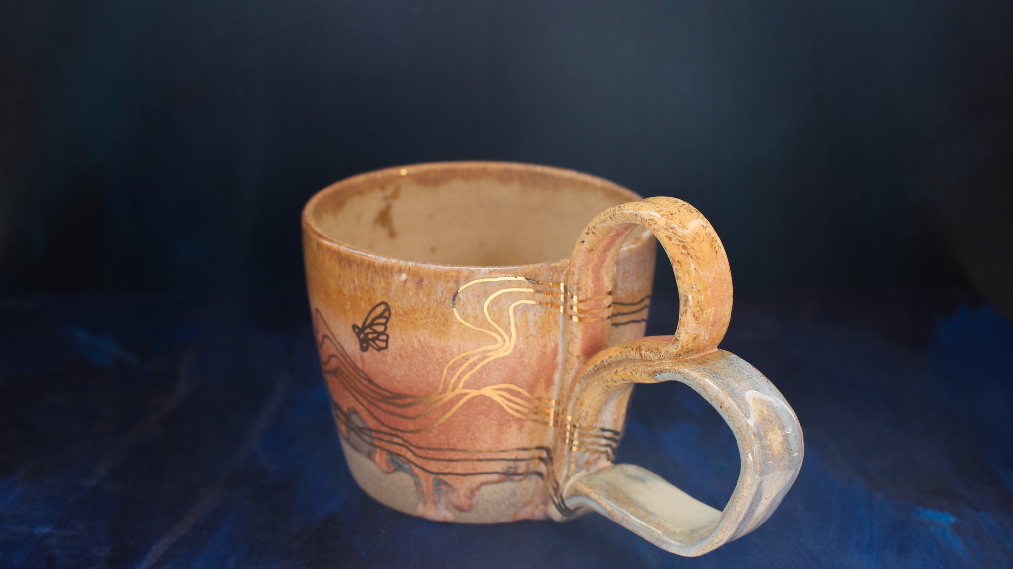 15oz Golden Honey Bee Mug