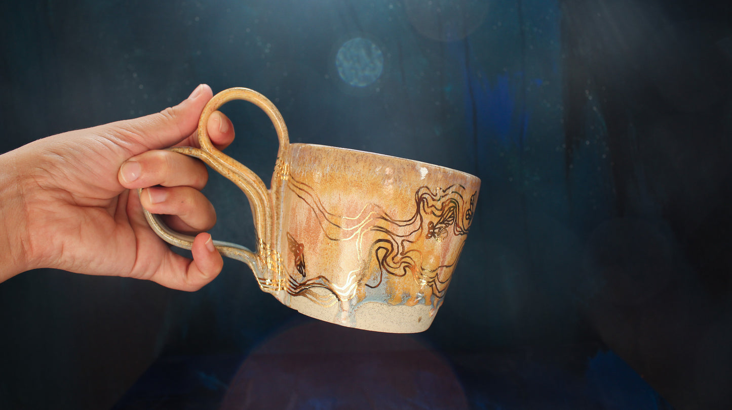 15oz Golden Honey Bee Mug